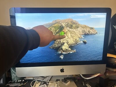 Apple iMac with 21.5in Retina 4K display (1TB HDD, Intel Core i3 8th Gen.... - Image 1 of 3