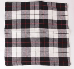 Funda almohada a cuadros Williams Sonoma Home Halden 22 x 22", negra y roja - Imagen 1 de 4