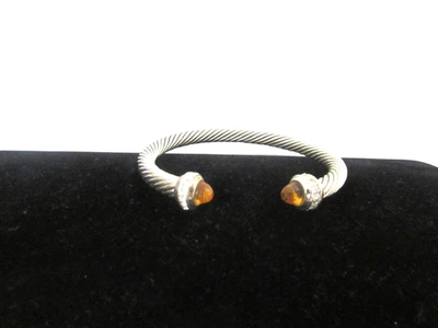 Brazalete de plata con cable trenzado con tapas de cristal de citrino y pedrería Foto 1 de 4