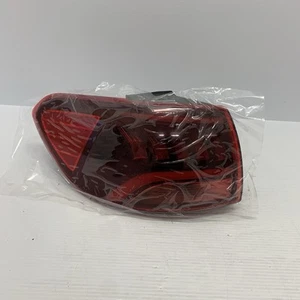 Genuine Kia 92401C5600 Tail Lamp Assembly – Left Rear OEM - Picture 1 of 8