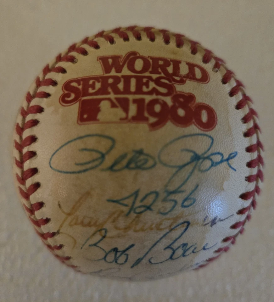 Equipo de campeones de la Serie Mundial de los Filis de Filadelfia 1980 béisbol firmado con certificado de autenticidad de la JSA Foto 1 de 4