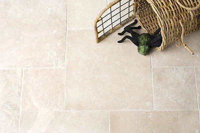 LIGHT TRAVERTINE 100x100x10mm ANTIQUED TUMBLED SPLASHBACK TILES £49.99 PER SQM - Image 1 of 4