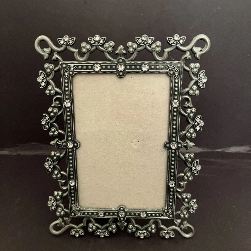 Marco de fotos Malden Jeweled 4"x 6" marco decorado tono peltre con pedrería Foto 1 de 4