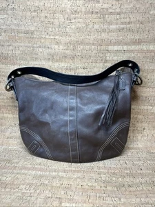 Coach|Bolso de cuero marrón Soho Hobo vintage (estilo #8A03); herrajes plateados; borla - Imagen 1 de 10