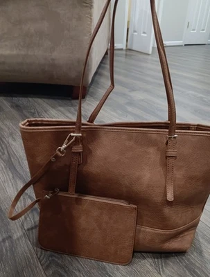 womans urban expressions purse with matching hand bag - Image 1 of 4