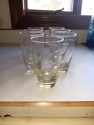7 Vintage Mid Century Modern Leaf Etched Drinking Glasses. Libbey Windswept. - Image 1 of 4