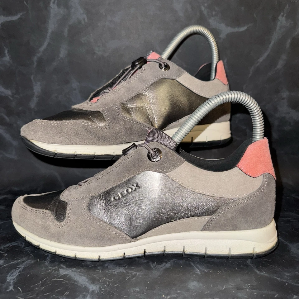 Tenis deportivos cómodos de gamuza gris y rosa Geox para mujer sin ataduras talla 6 Foto 1 de 4