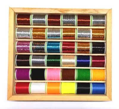 36 carretes hilo para atar moscas, alambre, oropel, kit de hilo dental embalado en caja de madera de pino  Foto 1 de 2