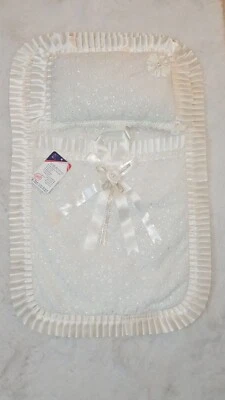 Almohada de bienvenida Kaheel Baby blanca de Turquía Foto 1 de 4