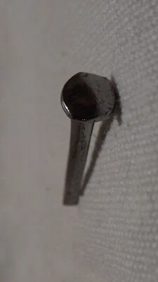 Clavos de maletero antiguos: 1-1/4 pulgada de largo, acero macizo, lote de 1/4 lb Foto 1 de 4