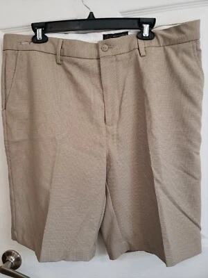 Pantalones cortos de golf Greg Norman para hombre frente plano caqui a cuadros talla 38 Foto 1 de 2