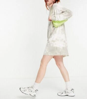 WEEKDAY Shirt-Kleid 'Odelle LS Tee Dress' - Batik-Muster - weiß-graugrün - XS - Bild 1 von 2