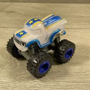 Blaze and The Monster Machines Darlington Light Up Flashing Truck Mattel 2016 - Picture 1 of 11