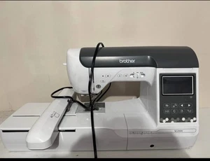 Brother SE2000 Embroidery & Sewing Machine w/ Thread spools and lots of extras! - Picture 1 of 3