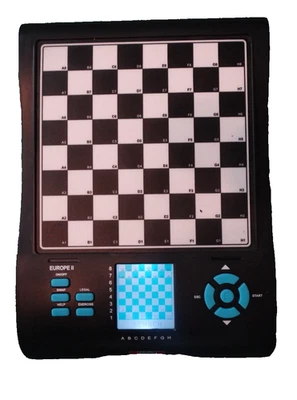 Schachcomputer Millennium EUROPE II Chess Master M800 plus weitere Spiele - Bild 1 von 4