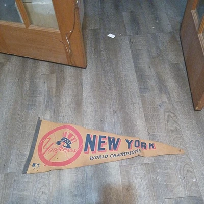 "Banderín de fieltro vintage de los Yankees de Nueva York de los años 70 30"" Man Cave Mem" Foto 1 de 4