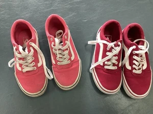 2 Paar Mädchen Vans Sneakers zeigen wenig Gebrauchsspuren rosa & mauve Größe Missy 13 - Bild 1 von 3