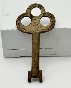 ~ Chiave antica per armadietto in corbin da 2" - Foto 1 di 4