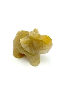 Statuina elefante intagliata con pietra preziosa avventurina gialla naturale, 26,58 g (0,94 oz) - Foto 1 di 2