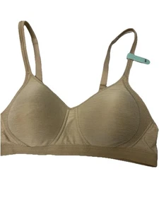 Hanes NWT Women’s Bra Comfortable Wirefree Convertible Straps A/B 34/36 NEE - Picture 1 of 4