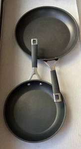 Le Creuset Padelle Antiaderenti 8” e 10” Temprate Pro Nero Set di 2 Ottime Condizioni - Foto 1 di 8