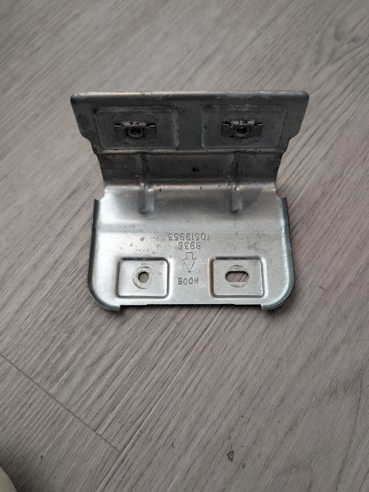 2017-2023 GMC ACADIA FRONT LEFT DRIVER DOOR PANEL PULL HANDLE MOUNT BRACKET OEM - Image 1 of 1