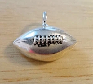 Sterling Silber 15x19mm Fußball Anhänger! Hohl auf der Rückseite - Bild 1 von 2