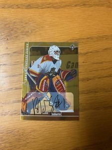 2000-01 Roberto Luongo In The Game autographed gold signature series hockey card