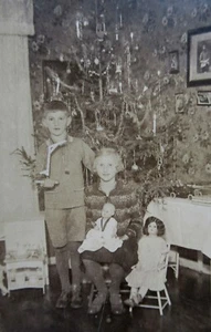 Altes Foto Weihnachten 1931 / Kinder mit Spielzeug und Puppen - Picture 1 of 3