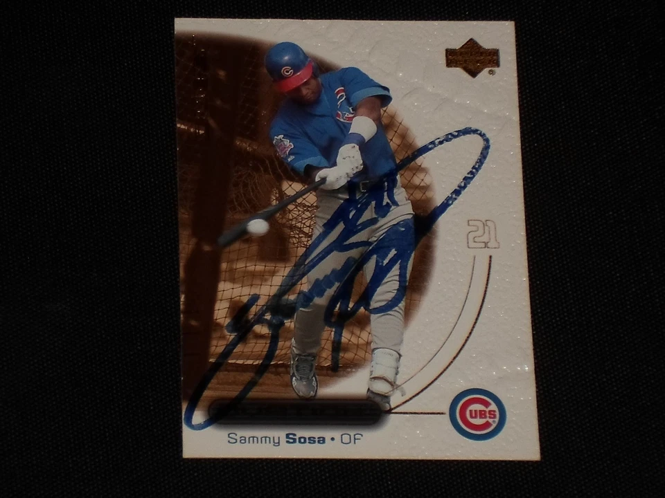 SAMMY SOSA 2001 UD OVATION SIGNED AUTOGRAPHED CARD #36 CHICAGO CUBS - Image 1 of 1