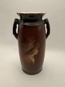 Vintage handbemalte Keramik Portrait Vase Seitenprofil zwei Henkel Slowakei - Bild 1 von 7