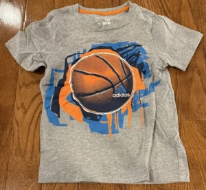 Adidas Gray The Go-To Tee Basketball Graphic T-Shirt Youth Size 7 - Picture 1 of 3