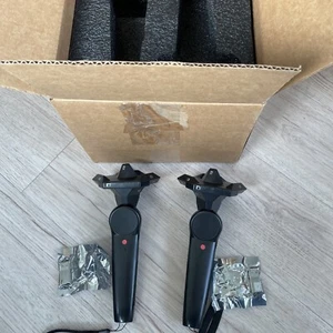 2x RARA VALVOLA HTC Vive 🔥PROTOTIPO 🔥 Sviluppatore VR Coppia Controller + Dongle USB - Foto 1 di 6