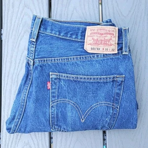 Jeans de mezclilla azules vintage Levis 501 XX botón mosca 35x32 (dobladillo real 34x28)  - Imagen 1 de 15