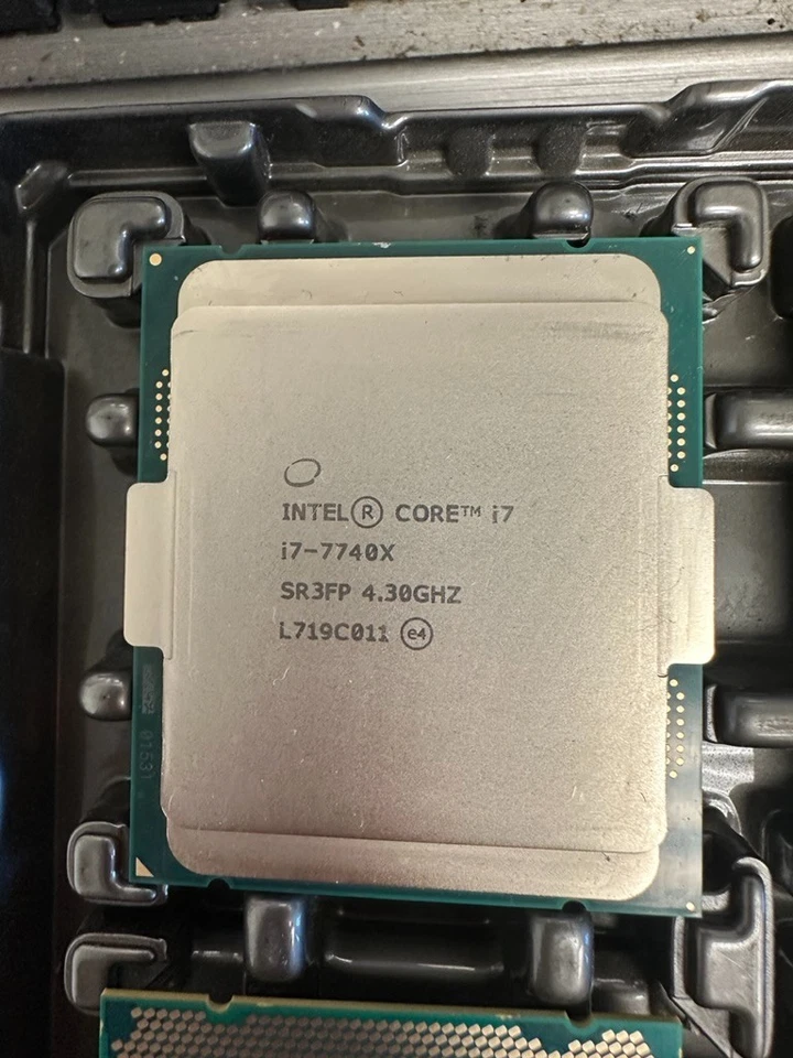 Intel Core i7-7740X X-Series SR3FP X299 Series Processor 4 Cores up to 4.30GHz - image 1 of 2