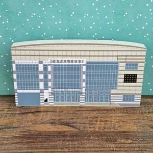 The Cats Meow Gund Arena construido en 1994 hogar de los Cleveland Cavs Shelf Sitter - Imagen 1 de 11