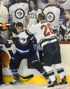 Daniel WINNIK Signed 8x10 Photo! Minnesota Wild FIGHT PHOTO! Fan Fave W/COA - Picture 1 of 2