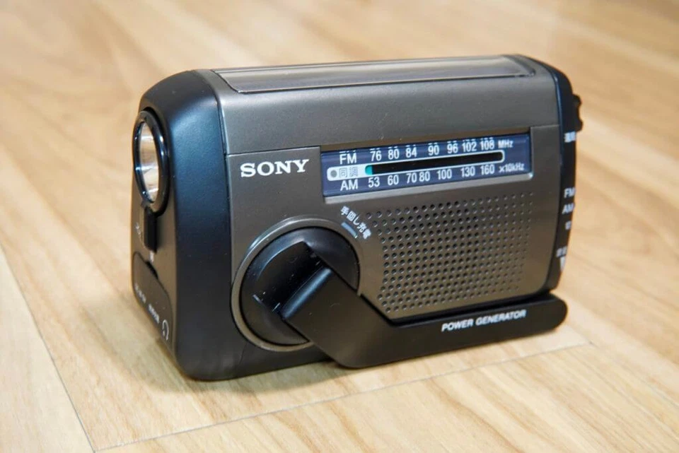Genuine Sony Portable Radio ICF-B99: FM/AM Hand Crank/Solar Chargeable Silver - Image 1 of 1