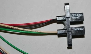 Optek OPB829C Schraubhalterung Schlitz optischer Schalter mit 60 cm Leitungen - Bild 1 von 3