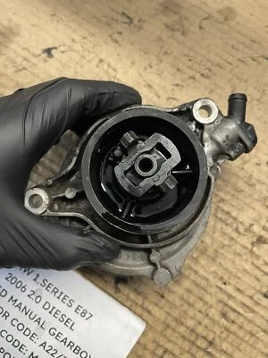 BMW Serie 1 E87 2006 2,0 diésel (M47TU2) - Bomba de vacío 700437010 Foto 1 de 4
