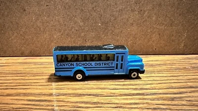 Autobús Micro Machines Blue Canyon School District 1990 Foto 1 de 4