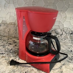 Me. CoffeeMaker 4 Cup Personal Size Travel Coffeemaker Red Great Shape