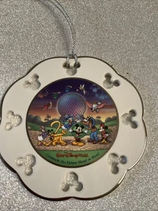Disney Parks Ornament 2000 Walt Disney World "Celebrate The Future Hand In Hand" - Bild 1 von 4