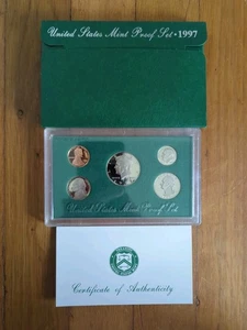 NEW 1997 US United States Mint Coin Proof Set w/ Case & Paperwork Uncirculated - Picture 1 of 2