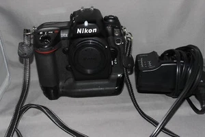 Nikon D2X Camera Body and Charger - Picture 1 of 3