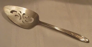 VINTAGE Pie Server Silver Tulip Silverplate 1956 INTERNATIONAL SILVER - Pierced - Picture 1 of 5