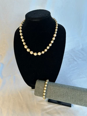 Juego de collar y pulsera vintage de cuentas rosa pétalo suave y tono dorado Avon, femenino Foto 1 de 4