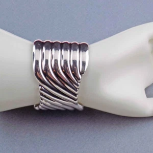 Brazalete Taxco Vintage Acanalado Plata de Ley, 6.5" Max Muñeca, TN-01, 75.2g - Imagen 1 de 9