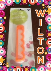 NWT Wilton EASY BLOOMS FLOWER CUT OUT Decorate With Beautiful Roses FREE SHPG - Picture 1 of 9