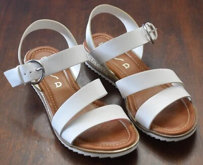 Sandalias Unisa informales/vestidas blancas con correa ajustable para mujer talla 6,5 Foto 1 de 4